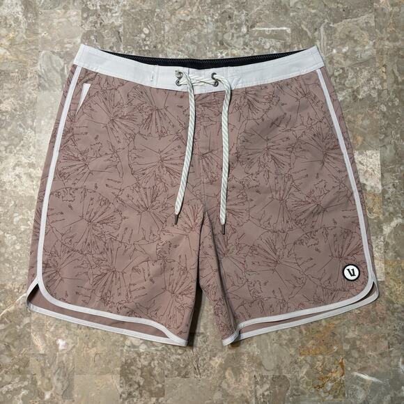 Vuori Shorts Mens 33 Pink Floral Cruise Board Shorts 7” Performance Surf V314 - Picture 1 of 6